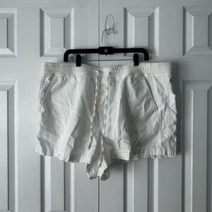 Gap White Women’s Shorts Size XXL Cotton Lyocell Blend